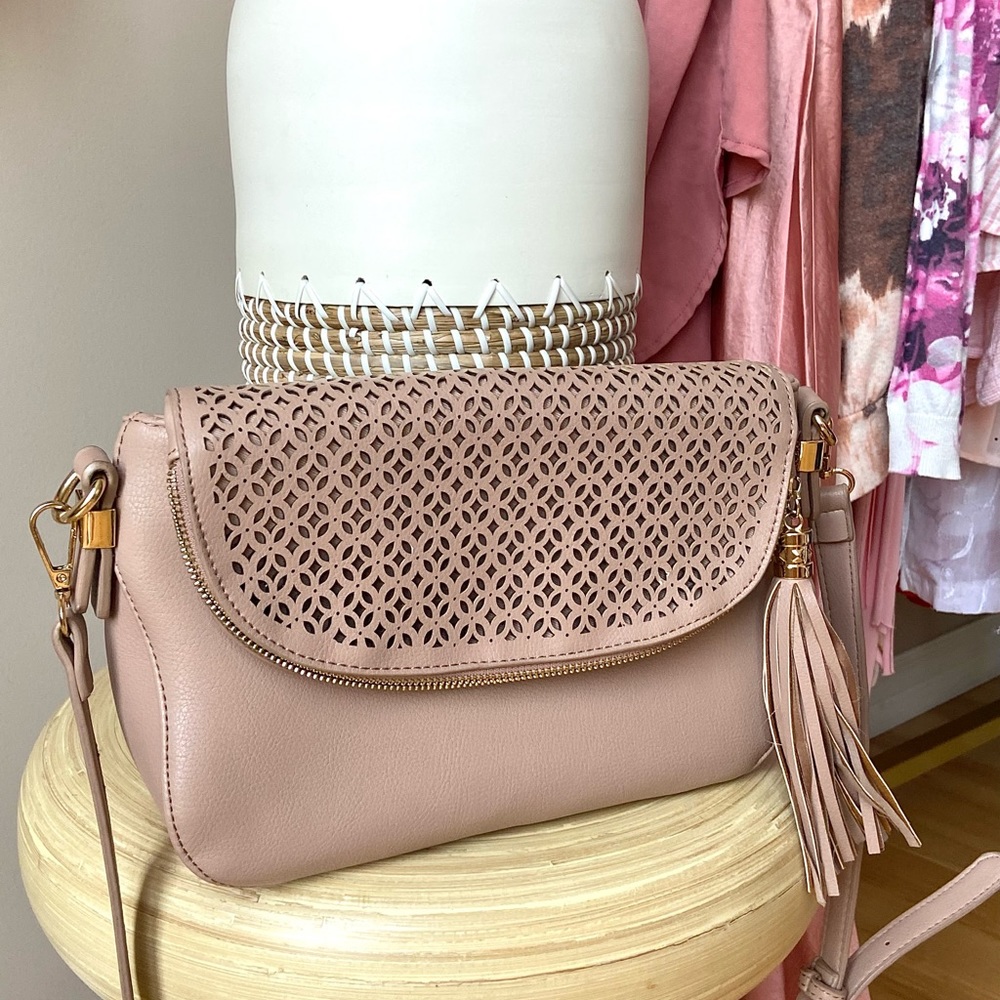 🩷🆕 NWOT Blush Laser Crochet Cut Crossbody Bag